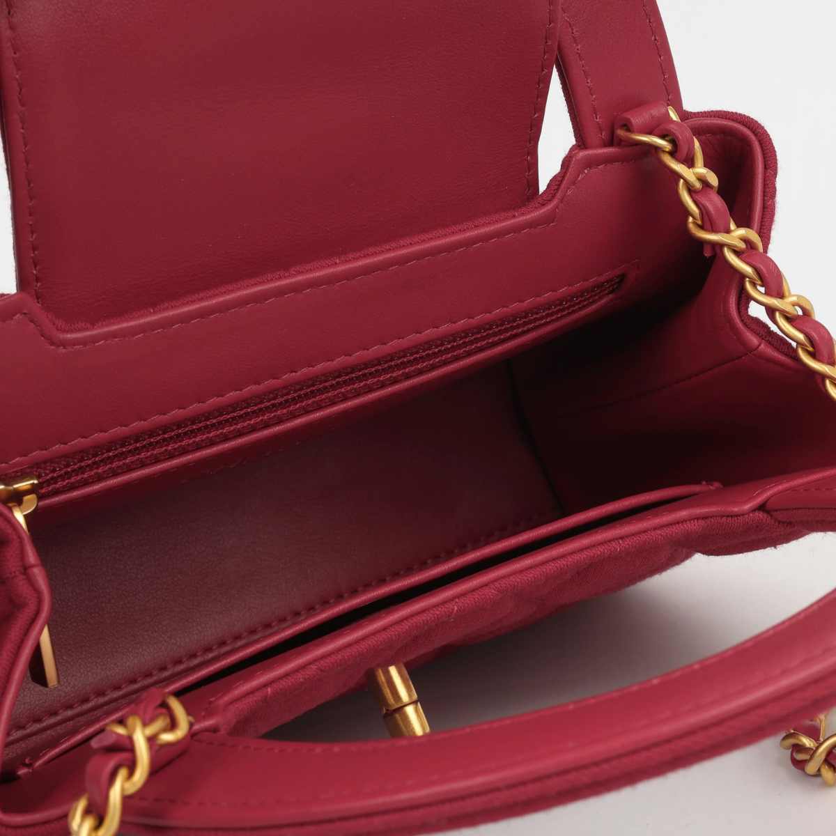 CHANEL MATELASSÉ HANDBAG IN RED CANVAS