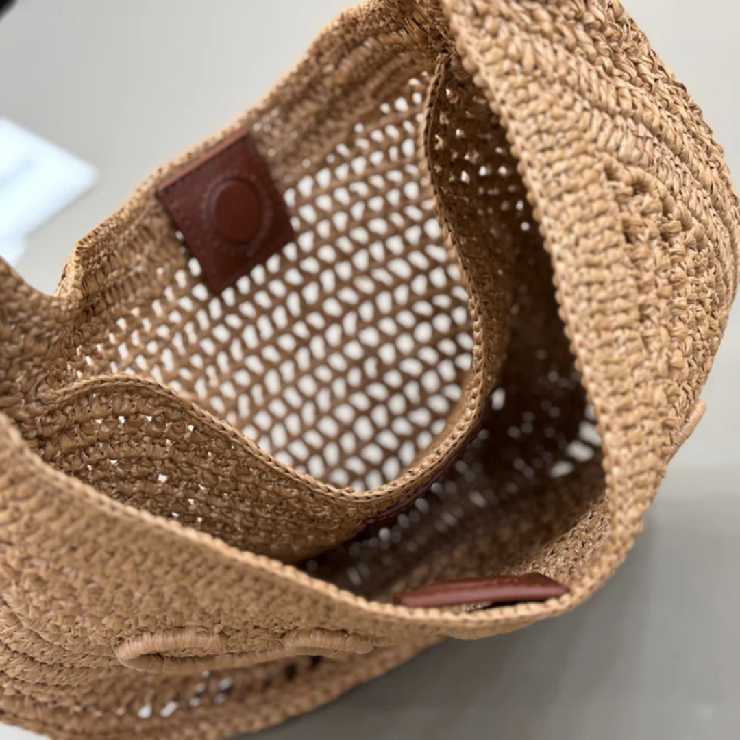 CHLOÉ HOT SUMMER BANANA BAGS IN RAFFIA