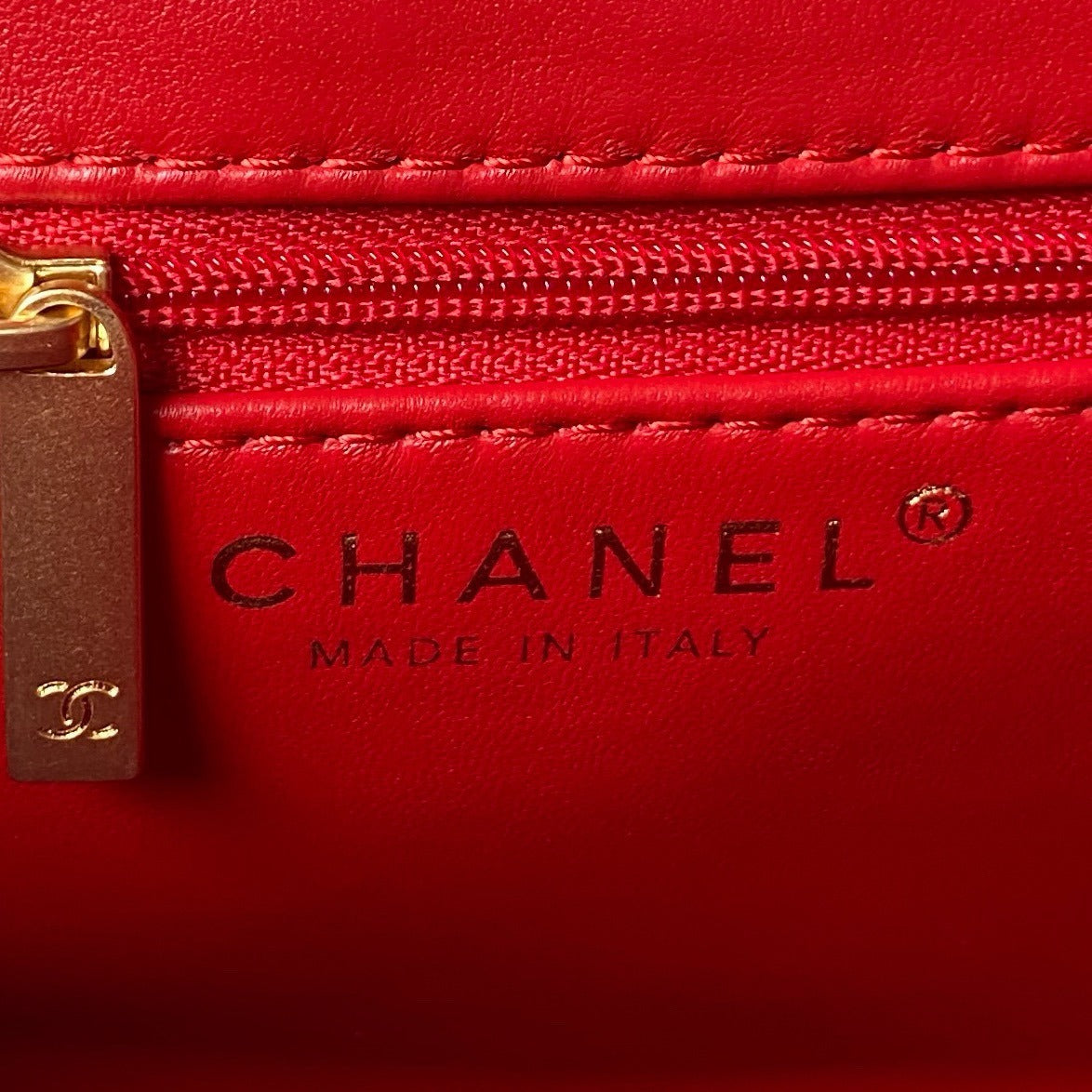 CHANEL MATELASSÉ HANDBAG IN RED CANVAS