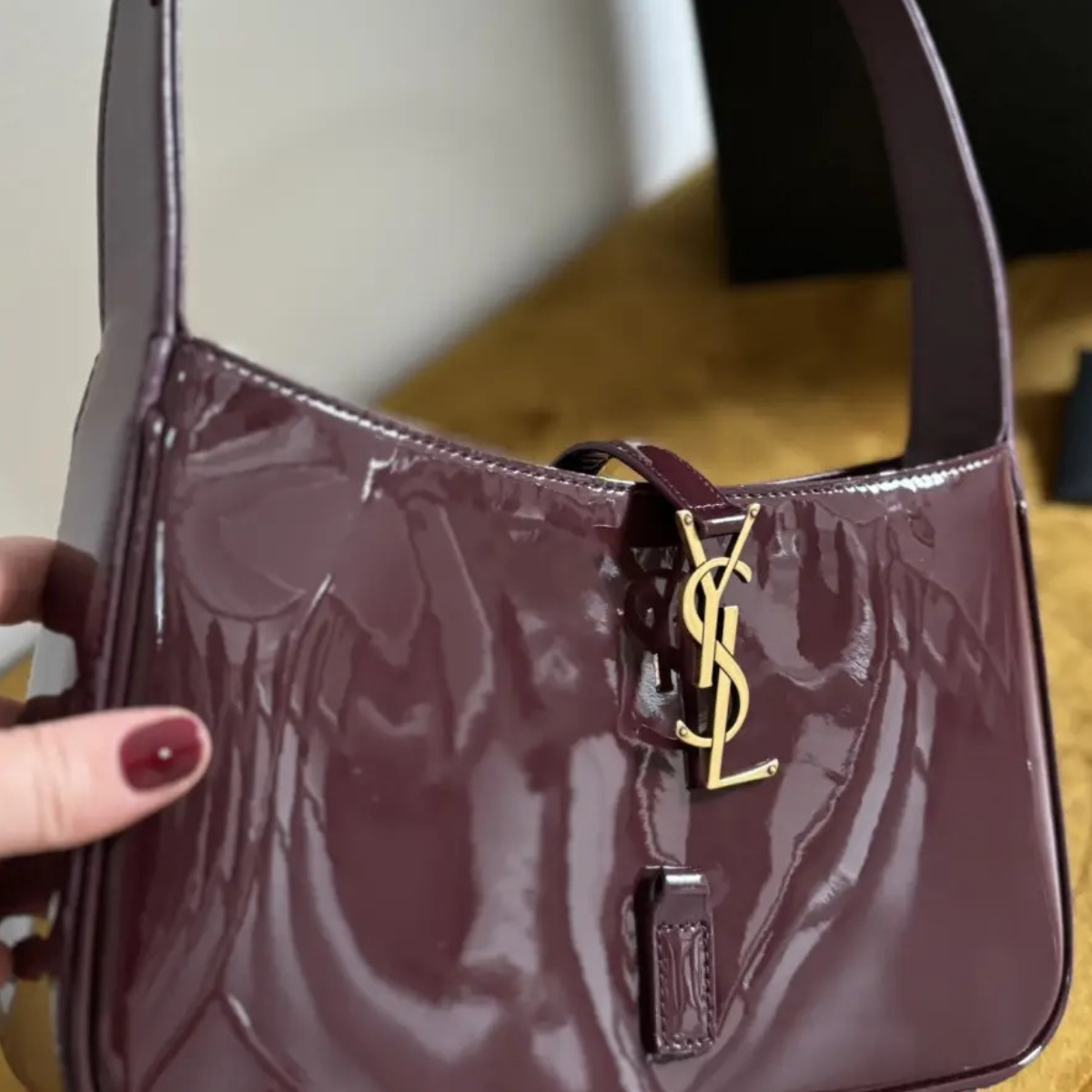 YVES SAINT LAURENT LE 5 À 7 BAG IN PATENT LEATHER