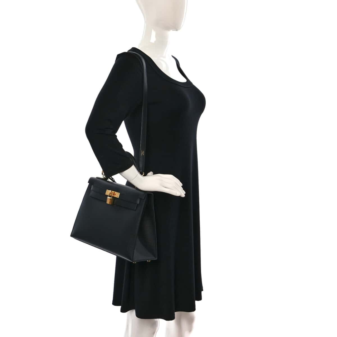 HERMÈS KELLY 28 BAG WITH GOLD HARDWARE IN BLACK